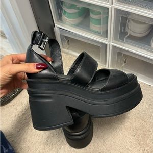 Windsor platform sandals